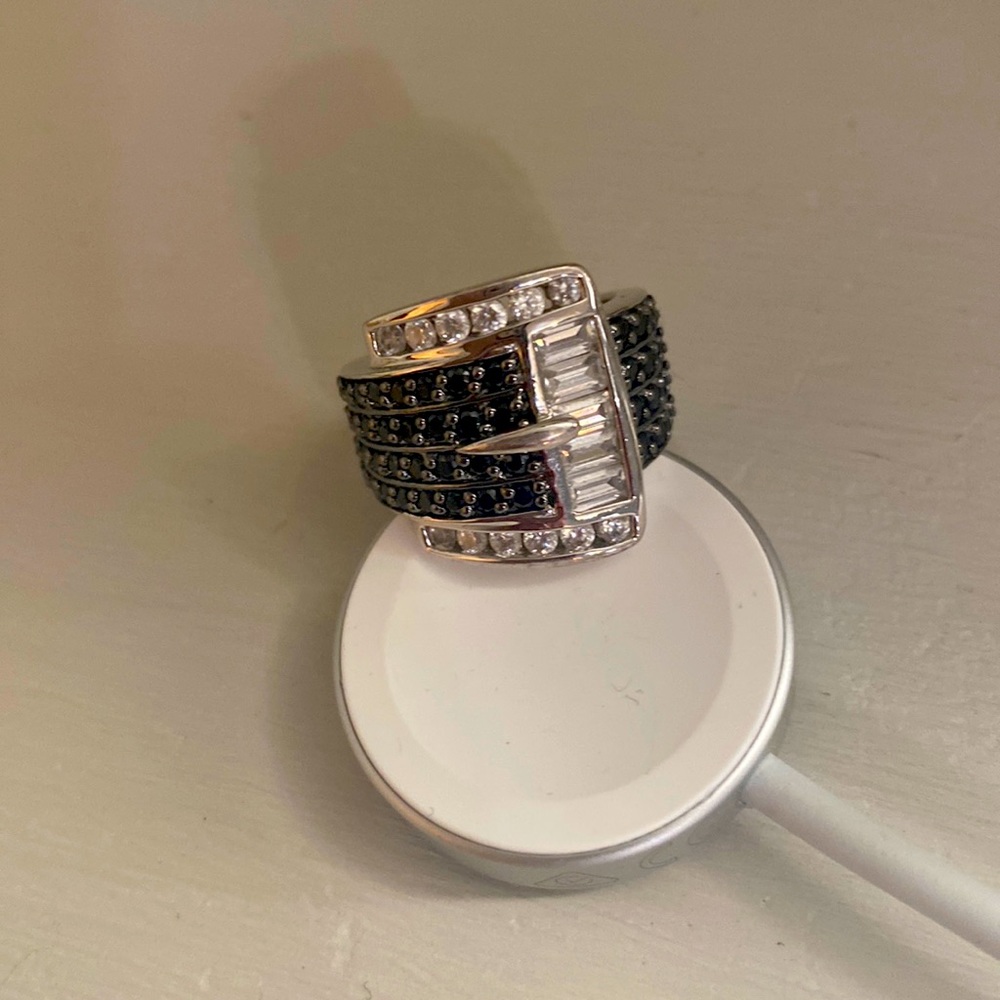 Size 6. Buckle ring.  Black.  Beautiful. NWT.
